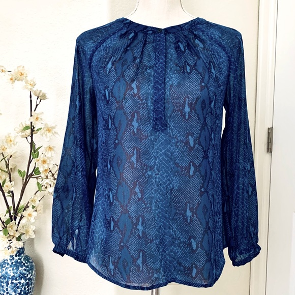 HP 🎉 BANANA REPUBLIC Python Print Blouse - Picture 2 of 12